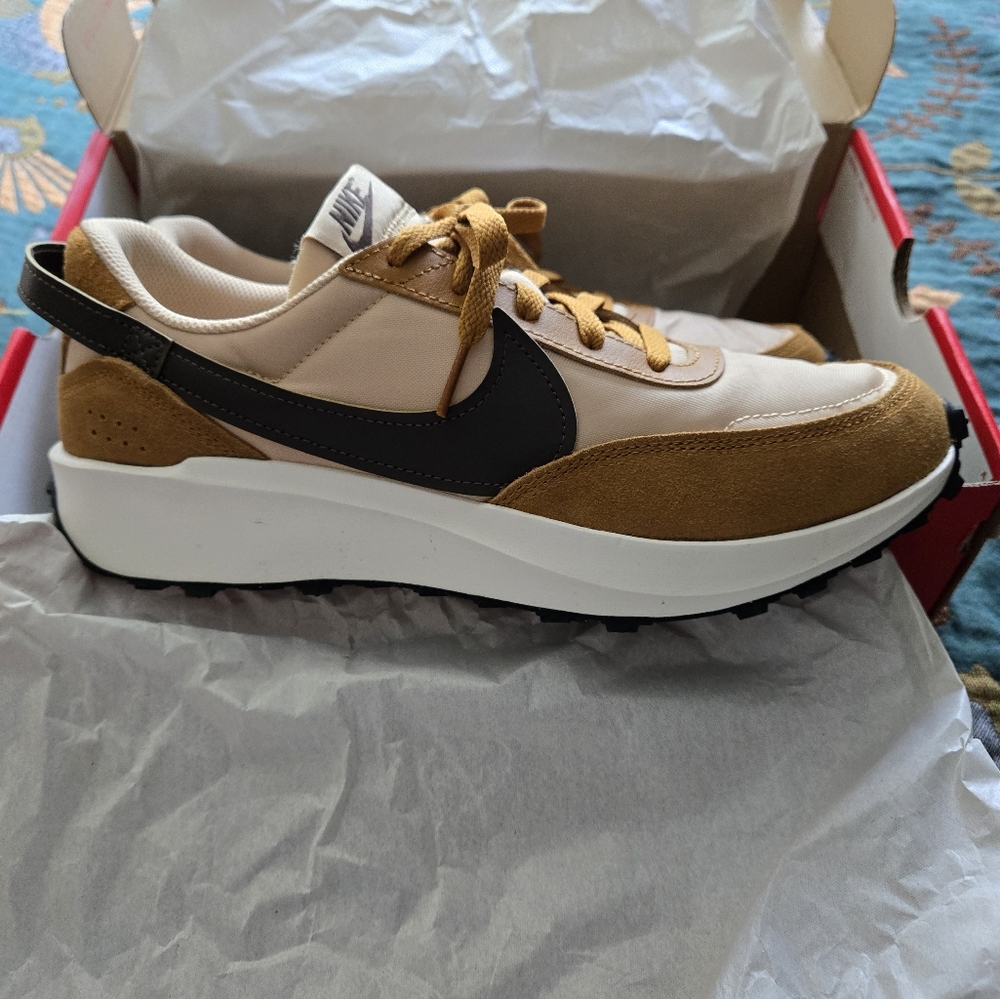 Womens Nike Waffle Debut